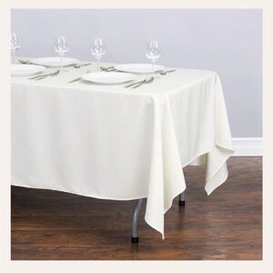 New large party white tablecloth
70 x 120 inch rectangular tablecloth